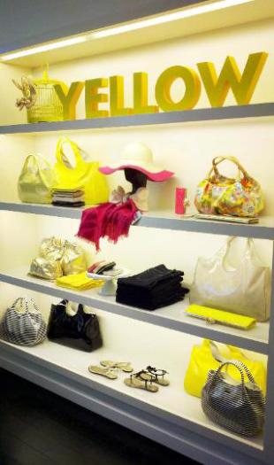 We will provide visual tools to help you understand current trends in color, fashion, materials and shape.